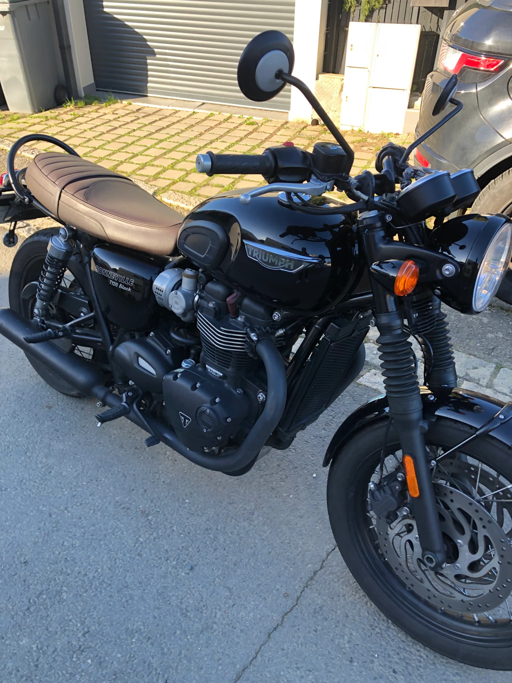 Autre Triumph T120Black